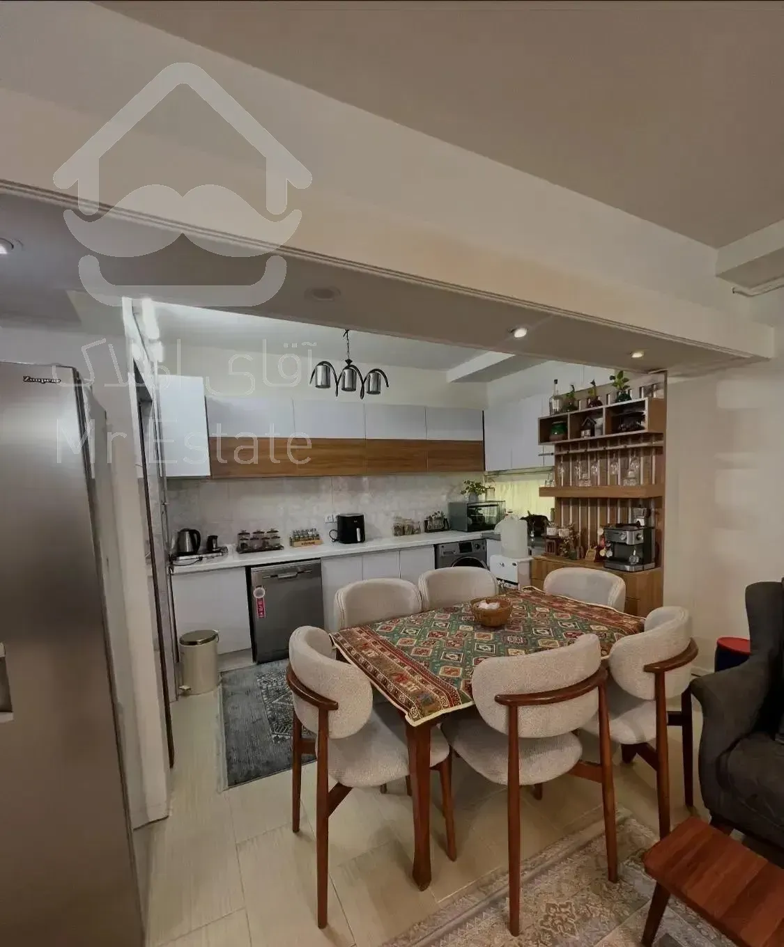 ۹۸ متر چهار بـاغ غربــی ســاختمــان کم تردد