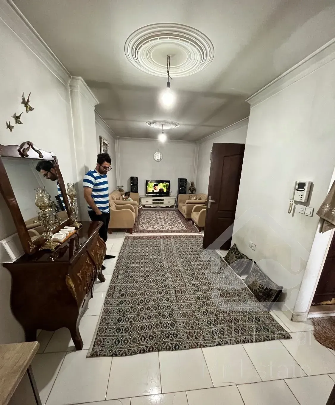 آپارتمان 51مترطبقه چهارم با آسانسور تک واحدی