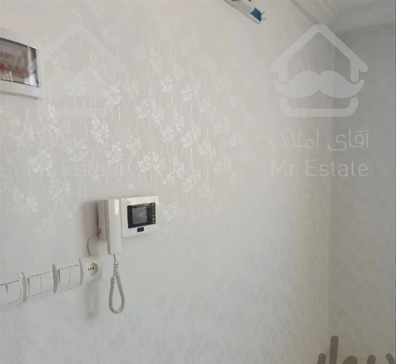 اجرای نقاشی*طرح کاغذ دیواری با رنگ*