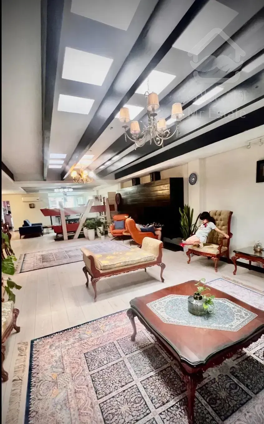 سعادت آباد ۱۷۰ متر ۳ خواب دو حیاط خلوت مسقف۲۰متری