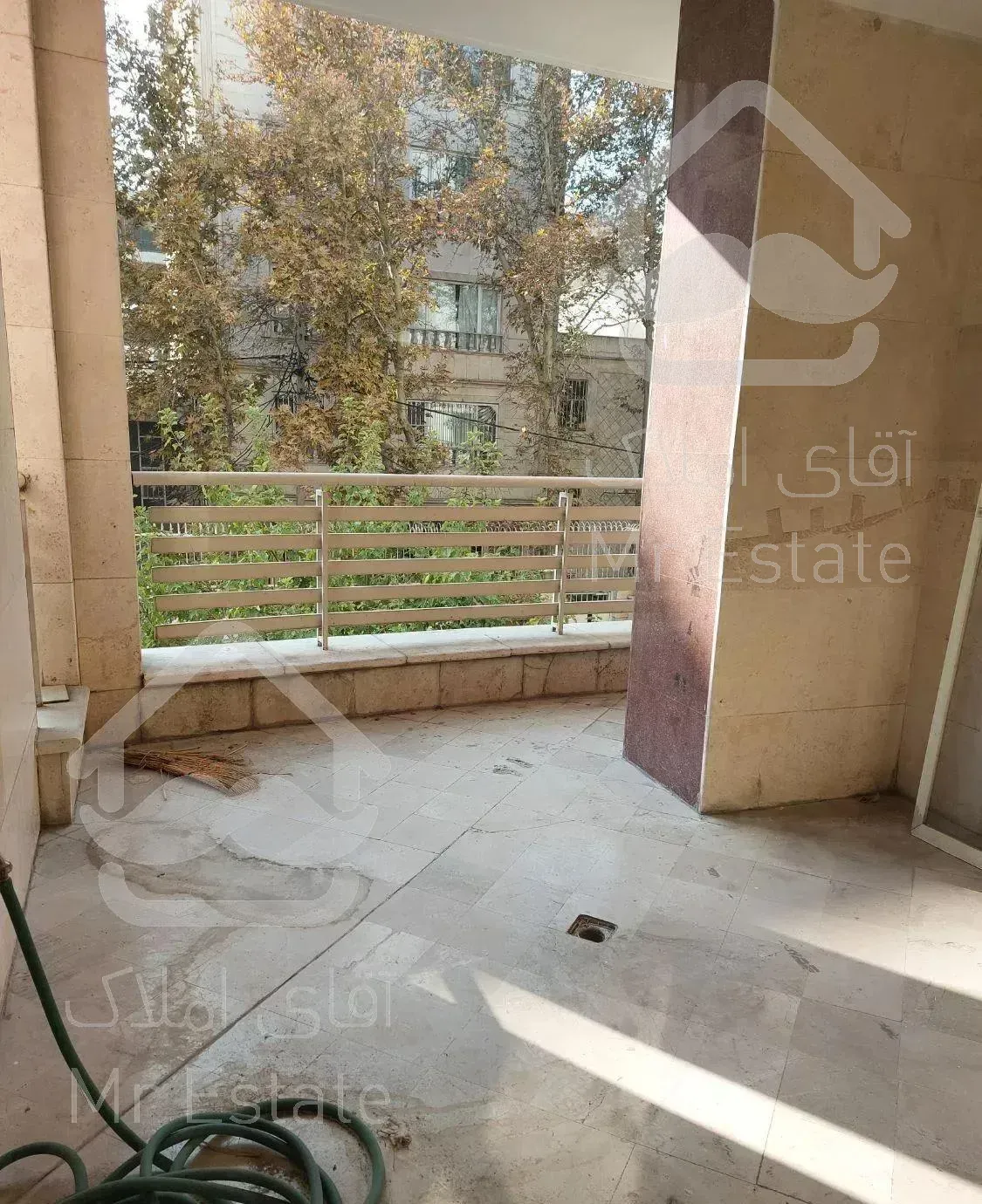 آپارتمان ۲۹۰ متر ۴ خواب تک واحدی استخردار