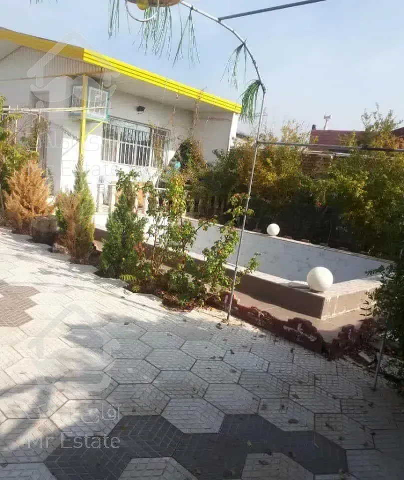 باغچه مشجر بالای اتوبان چهاردیواری