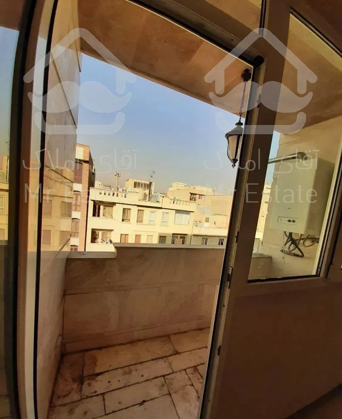 آپارتمان ۱۰۰متر ۲خوابه یکسال ساخت غرق در نور