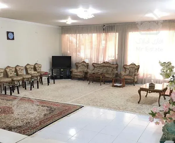 اپارتمان ۱۶۰ متر حیاط اختصاصی