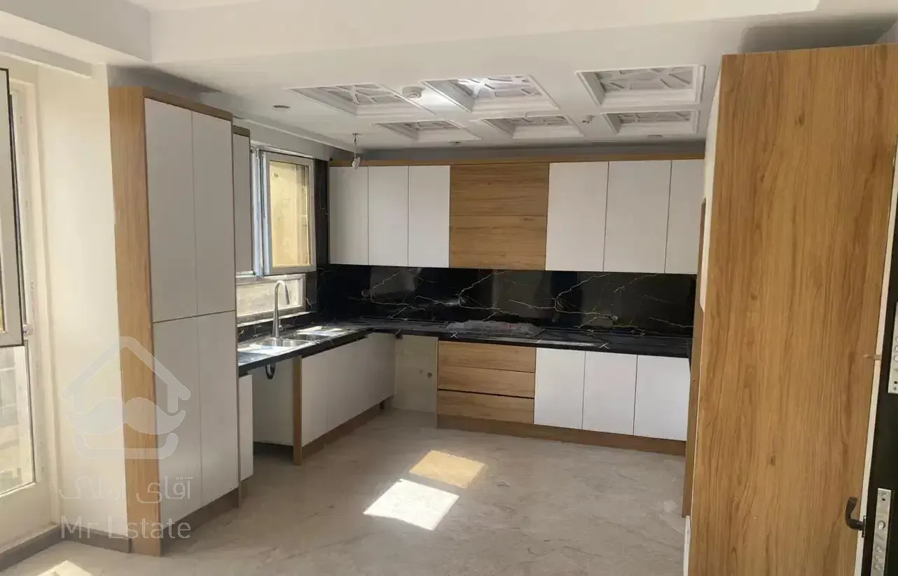 ۱۵۰متر/۳خ/بلوار ازادگان/۲ پارکینگ/نوساز