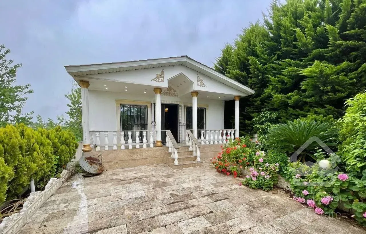 ویلامبله حیاط‌دار دنج سرسبز شهرکی نزدیک جاده اصلی