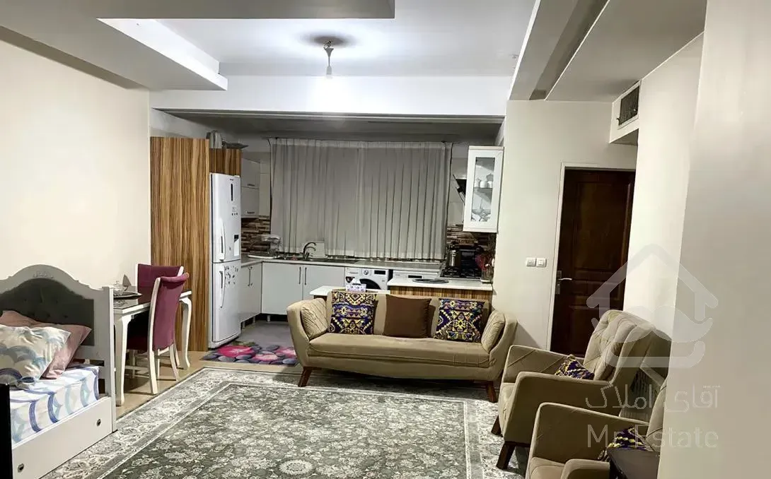 ۸۵ متر /۲ خواب /طبقه سوم /غربی فلکه سوم