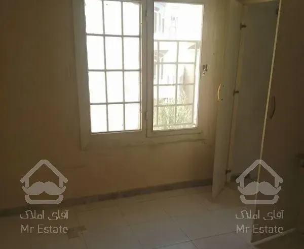 واحد حدود۶۰متری در چهارباغ غربی