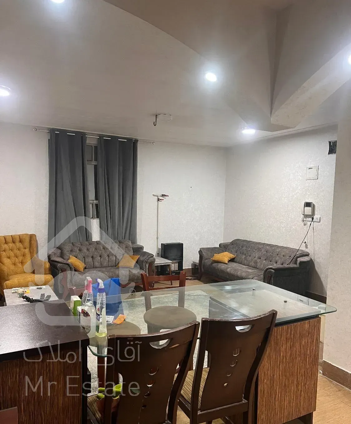 یک واحد طبقه اول زمین شهری سر اصلی