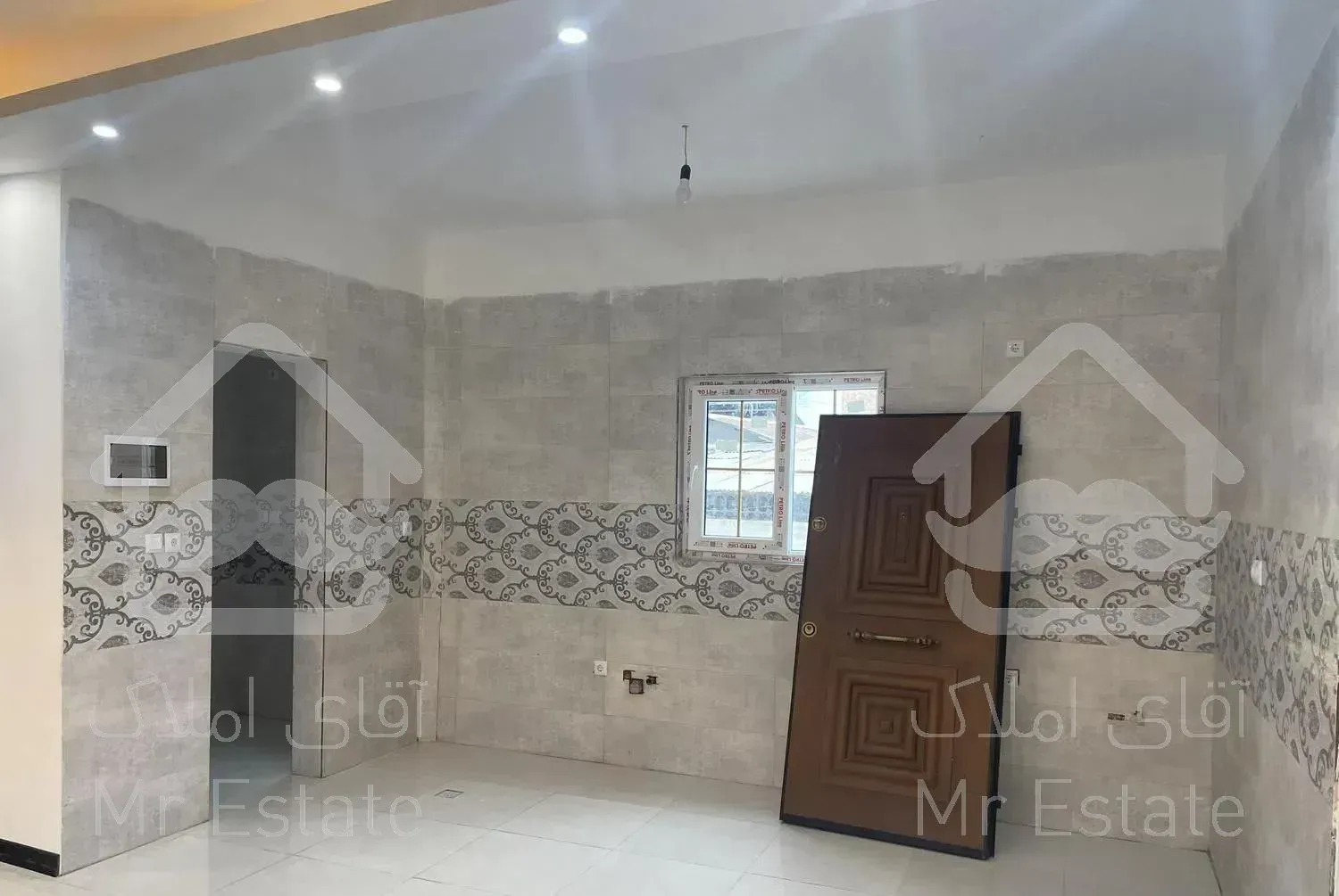 ۱۴۰ متر نیم‌‌ پیلوت ، امیرکلا سه راه سجادی