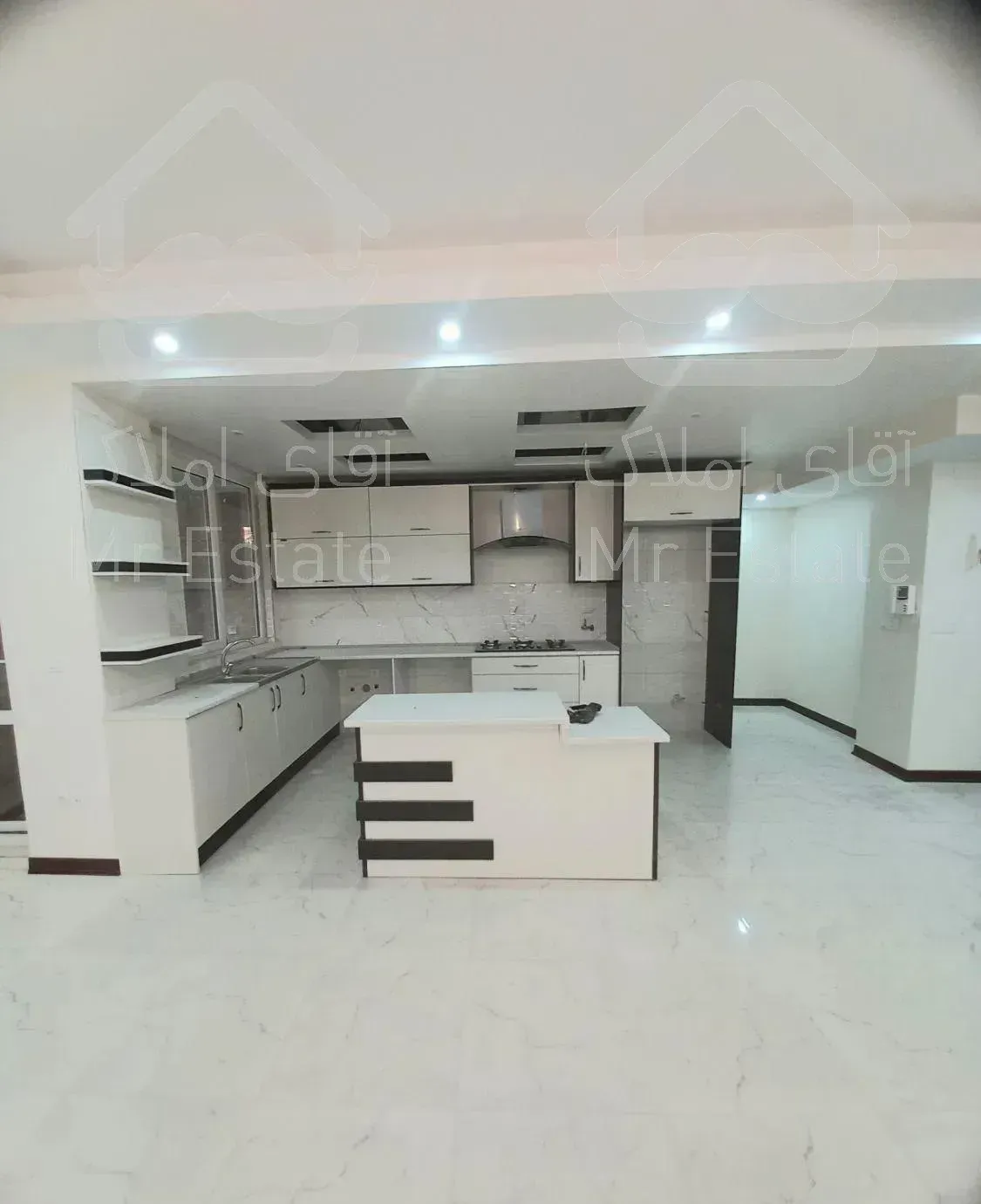 ۱۳۰ متر ۳ خواب فول کلید نخورده سالن پرده خور