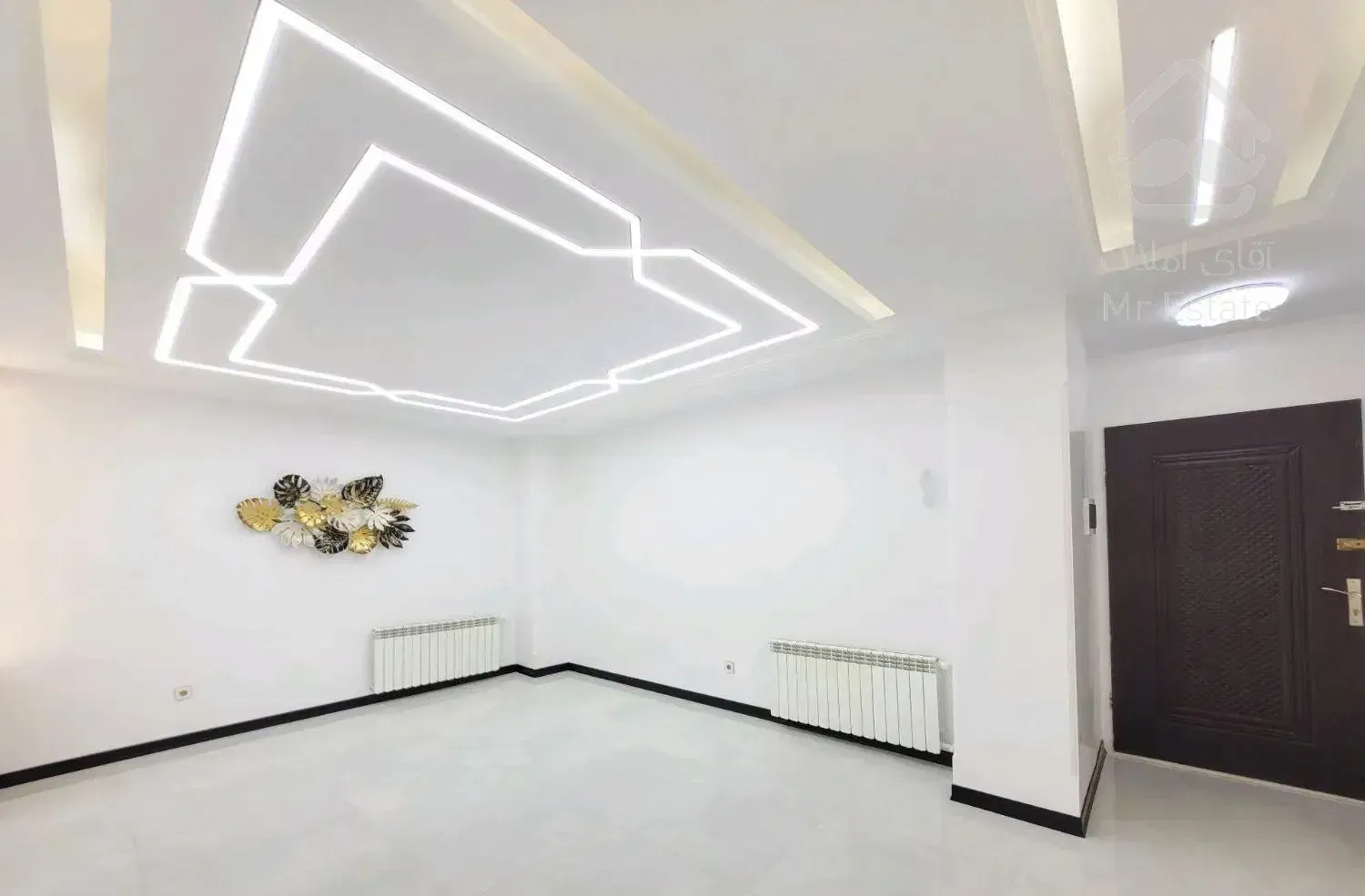 74متری/طبقه اول/پارکینگ سندی/حیاط اختصاصی