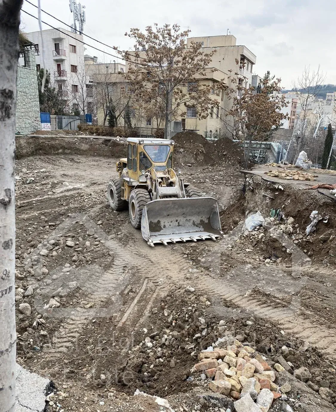 خاکبرداری وخاکریزی و حمل مصالح