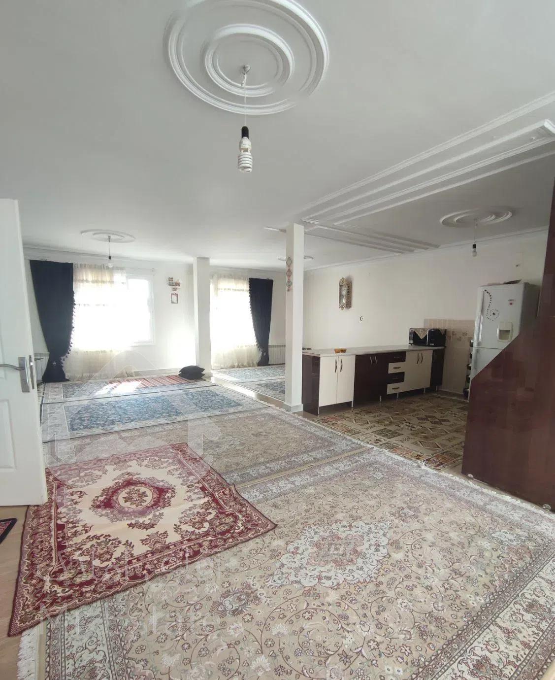 آپارتمان حیاط دار ۱۳۰ متر ۲۰ متری توحید