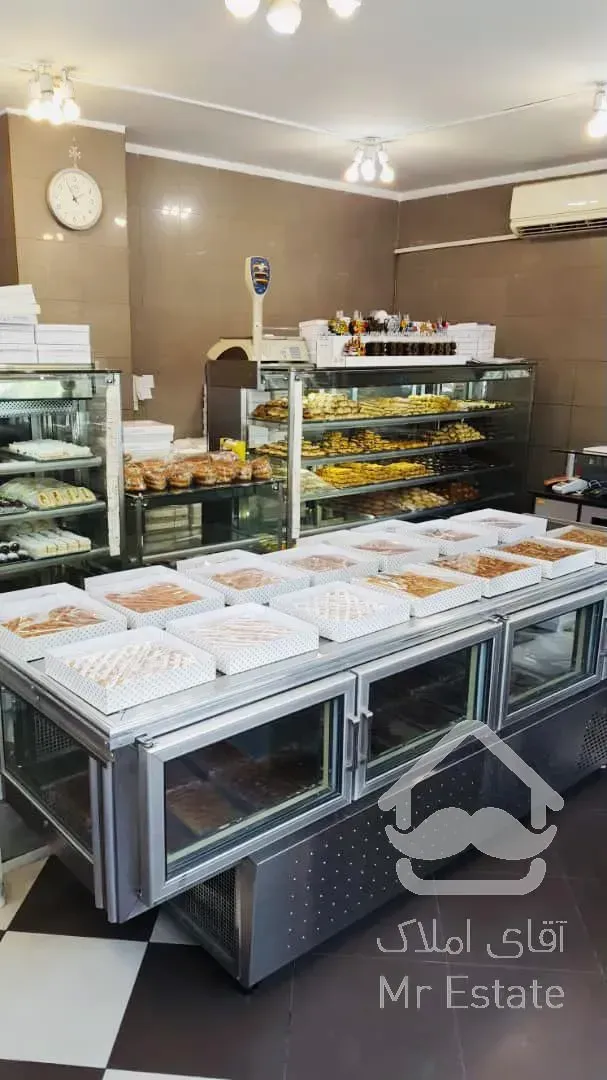 قنادی ۱۵۷ متری در نجات‌اللهی