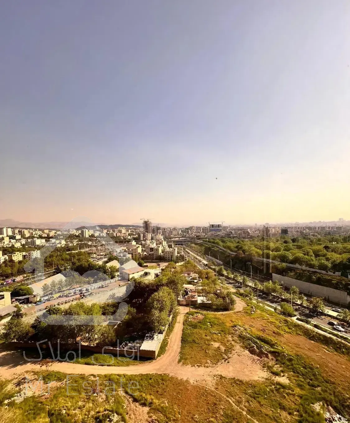 ۱۷۰ متر برج باغ / ویو تهران بدون مشرف/فول مشاعات
