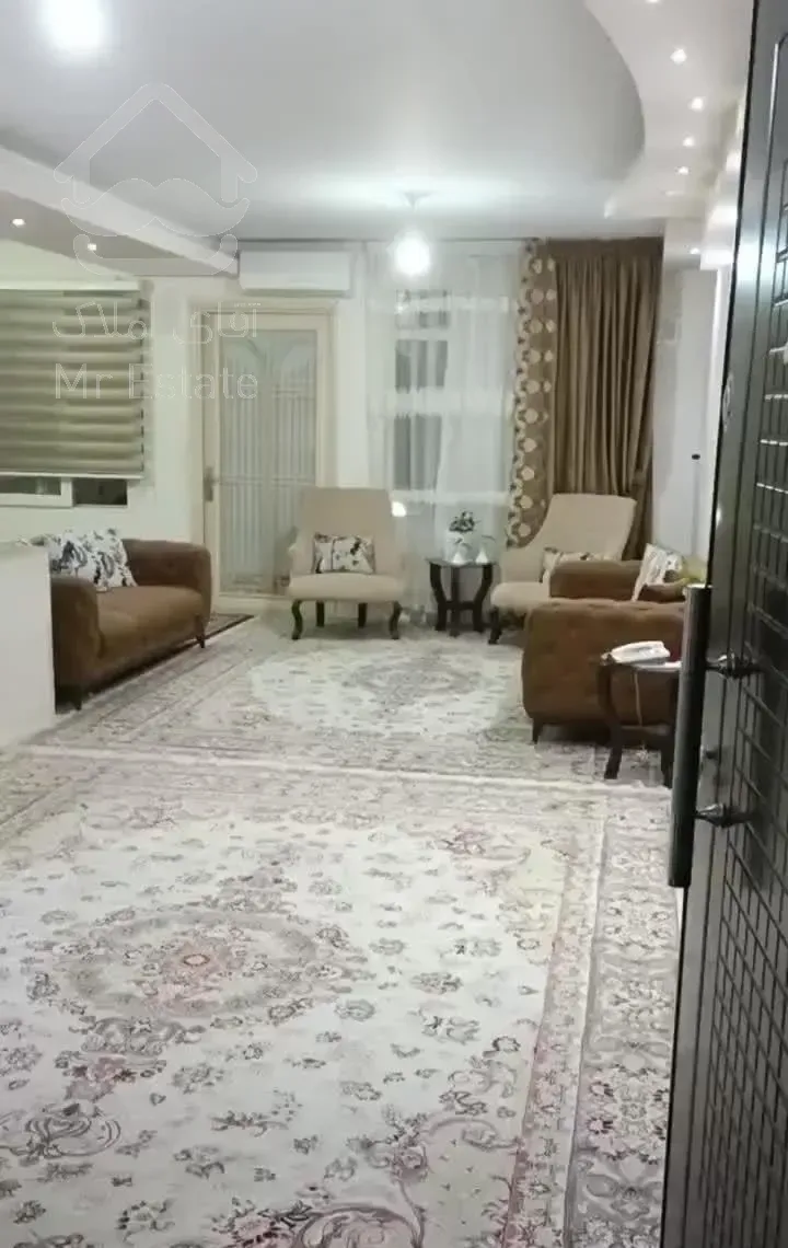 آپارتمان85متری+30متر حیاط سندتکبرگ 2دانگ از6دانگ