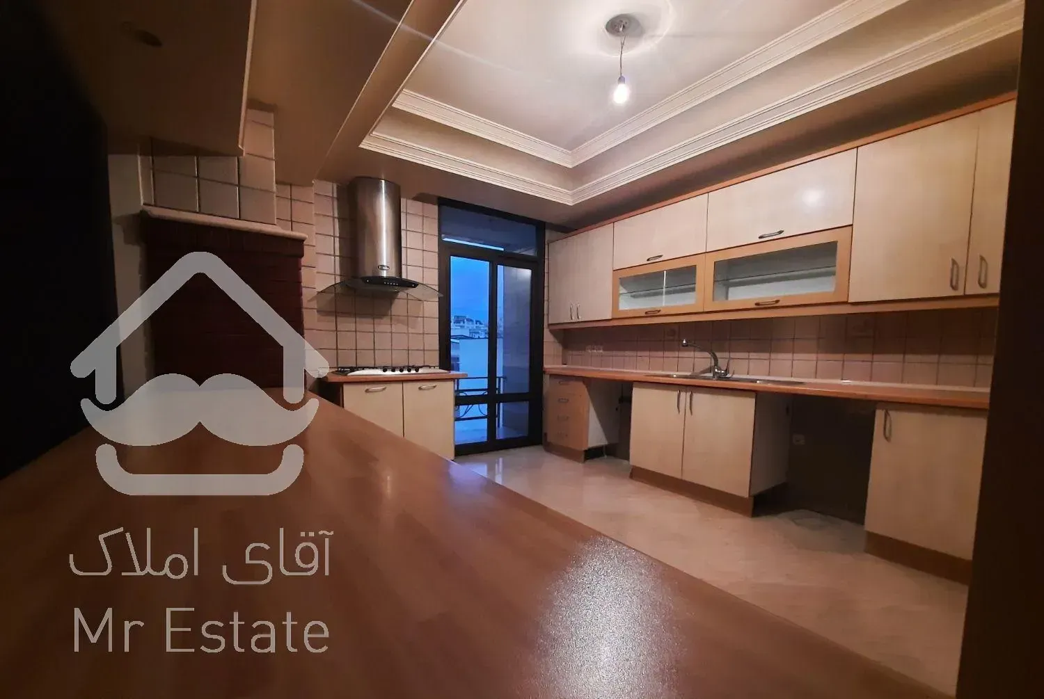 آپارتمان ، ۱۴۰ متری ، سه خوابه