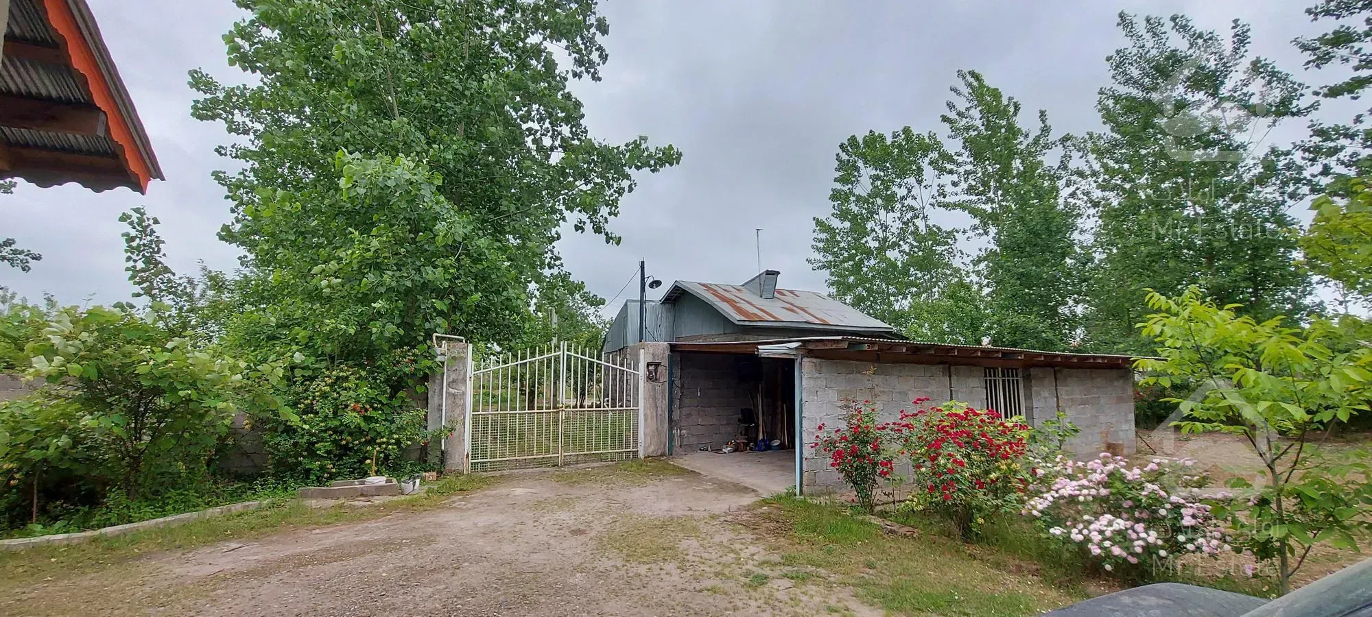 180متر ویلا داخل 3000 متر باغ فروش فوری