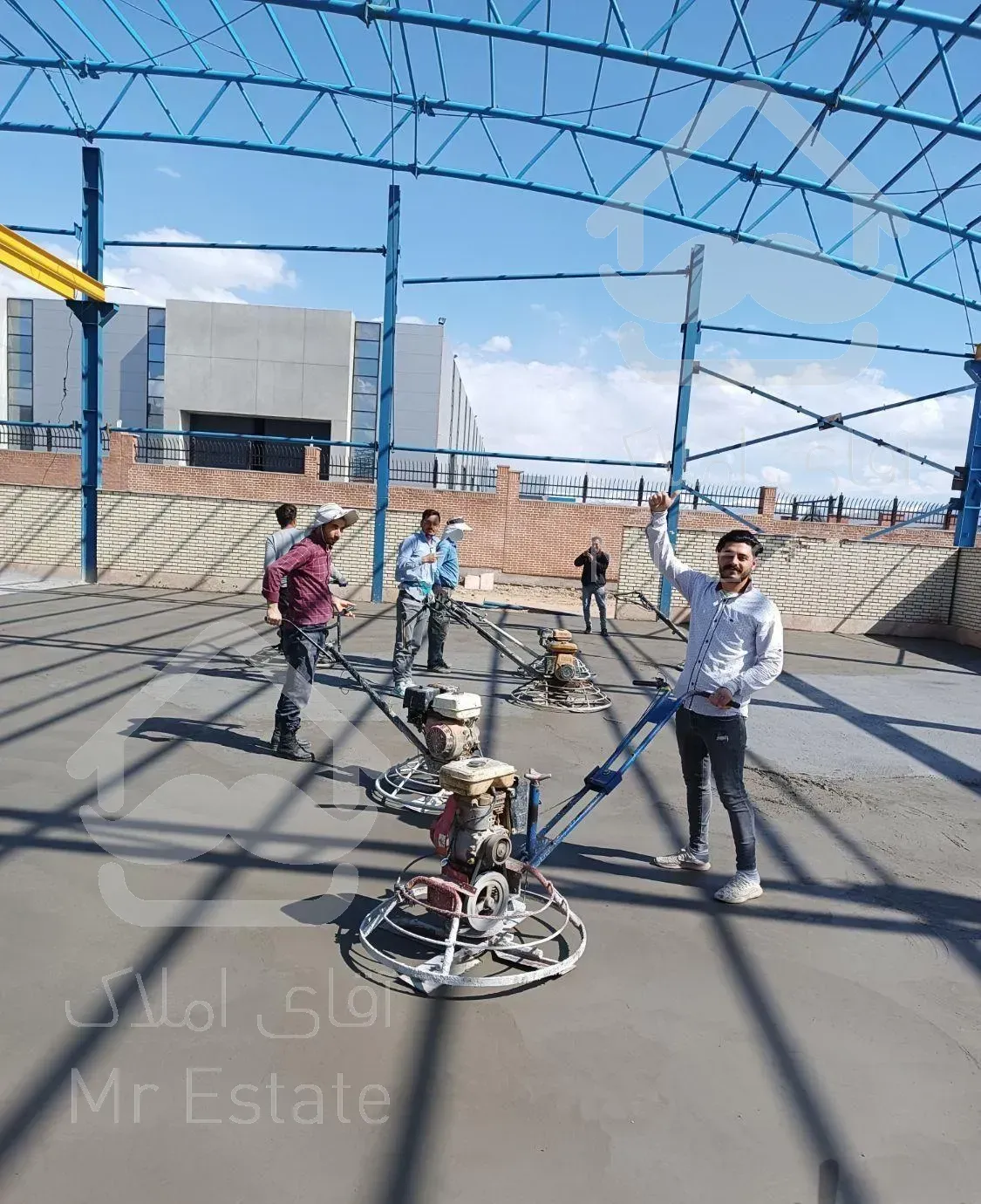 بتن ریزی ماله برقی پروانه ای شیشه ای