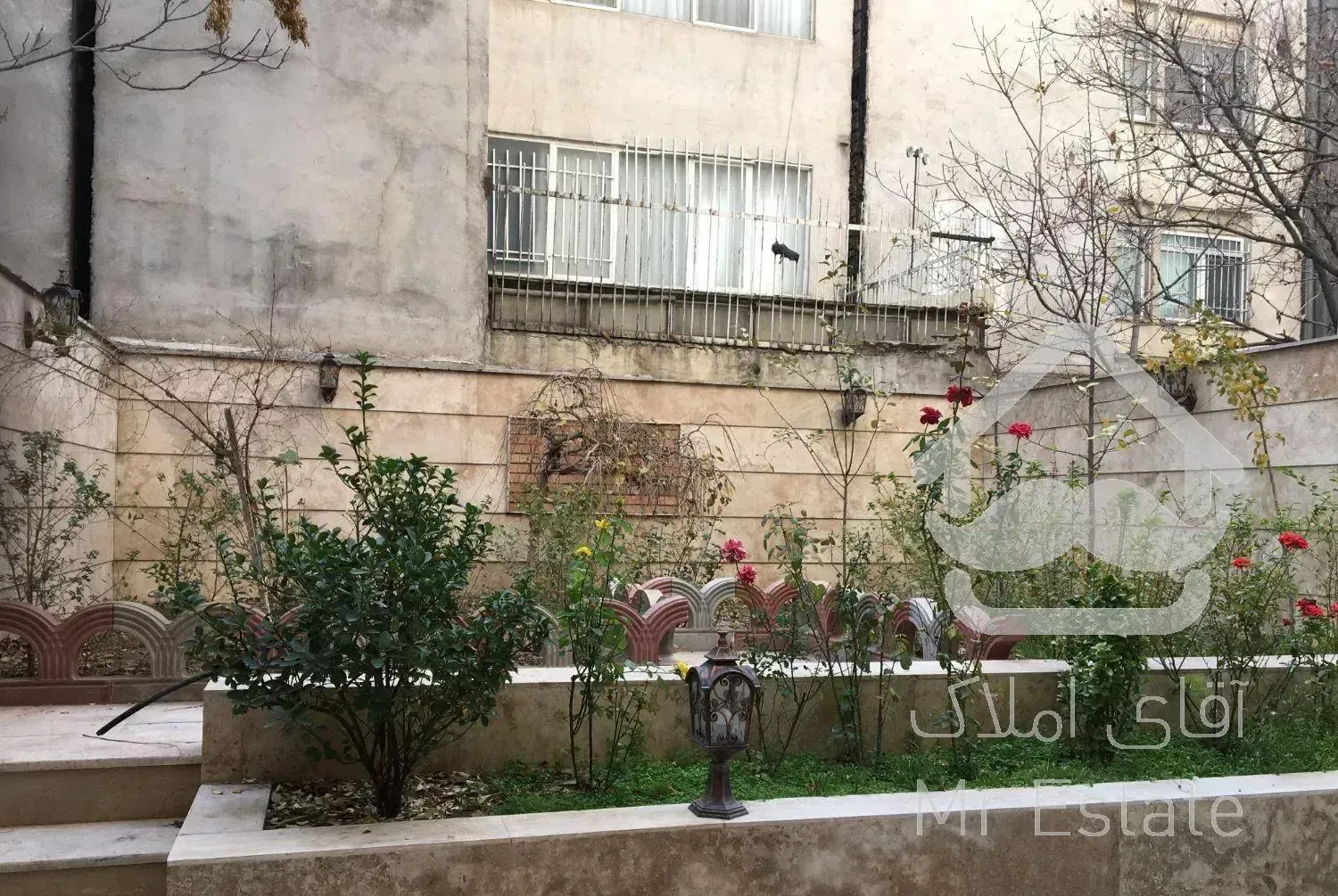 ۱۳۰ متر / ۳ خواب / نوساز کلید نخورده/ تکواحدی