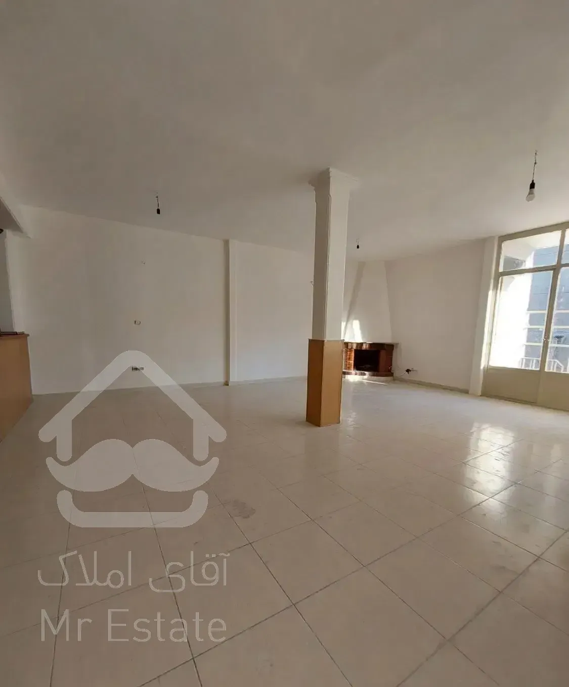 میدان انقلاب/110 متر/دو خواب/بالکن سراسری