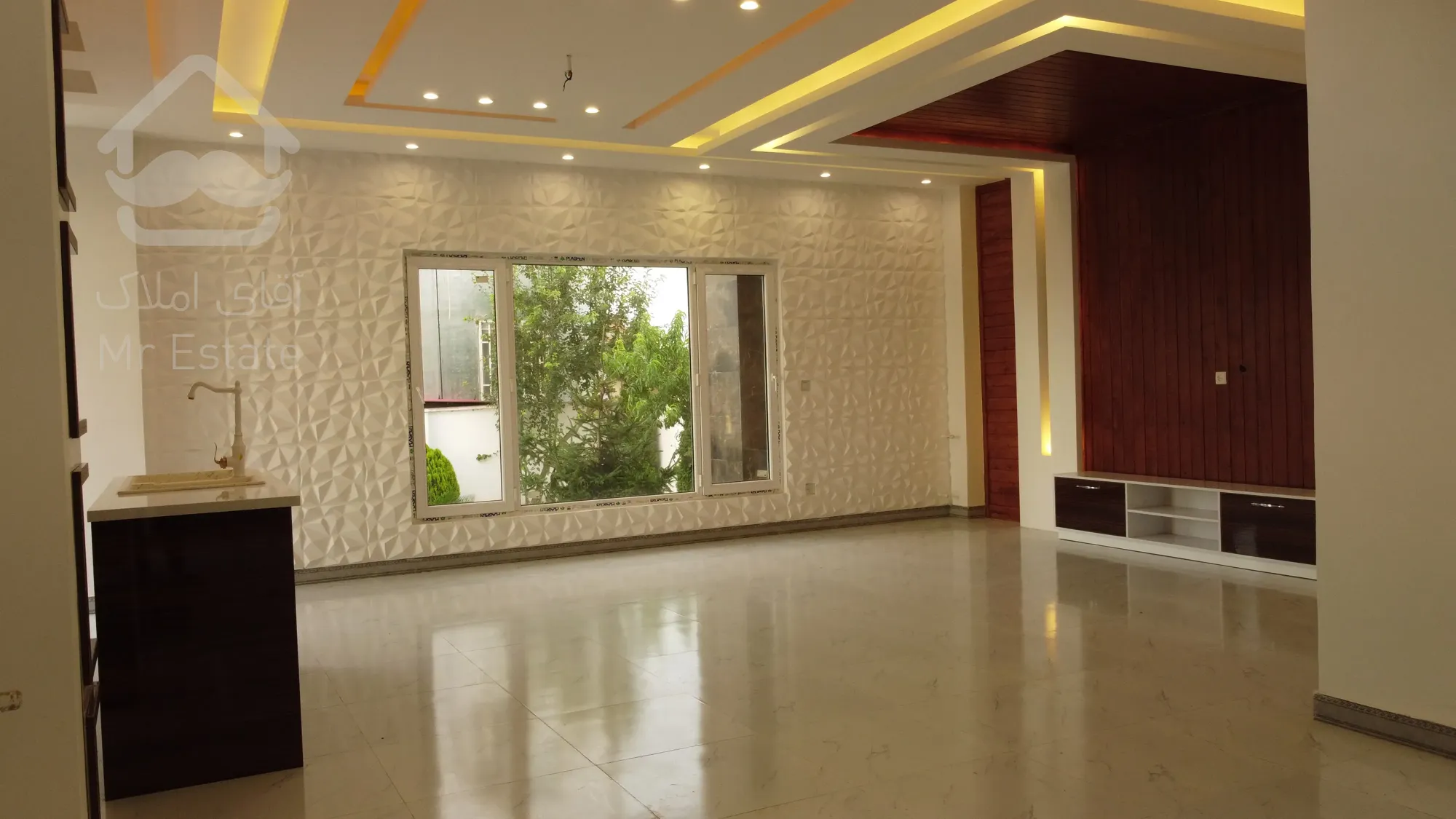 ویلا تریبلکس مدرن نزدیک دریا و جنگل