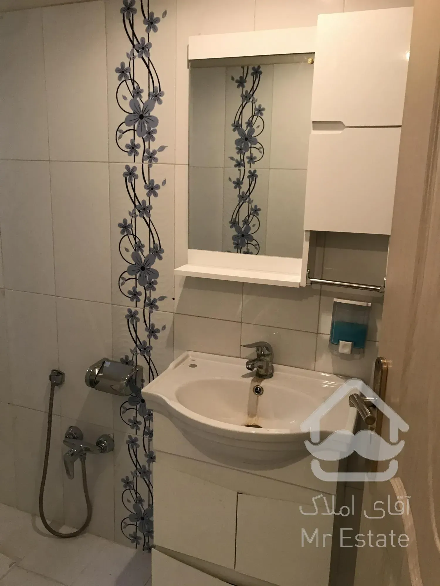 اجاره آپارتمان ۲۰۰ متر سه خواب در سعادت آباد