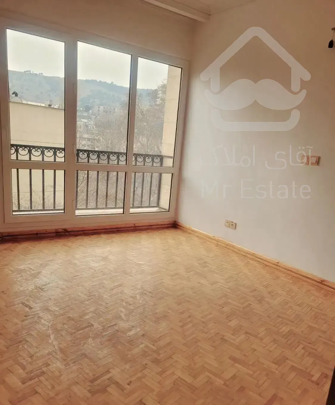 آپارتمان ۱۴۸متری سه خوابه با نور و ویو در درکه