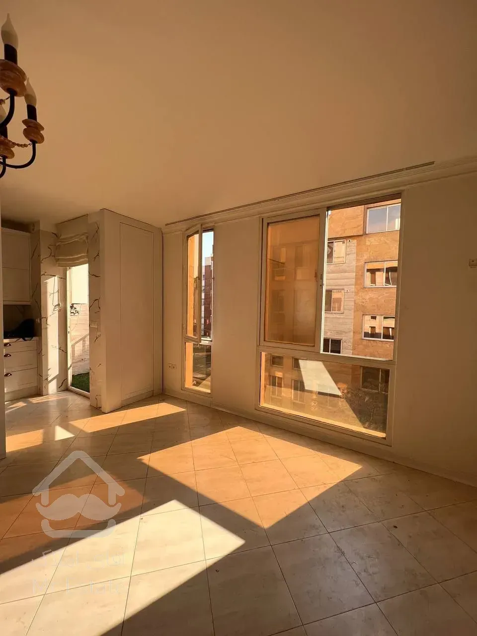 ۶۵متر۲خواب تاپ لوکیشن روبه  بیرون