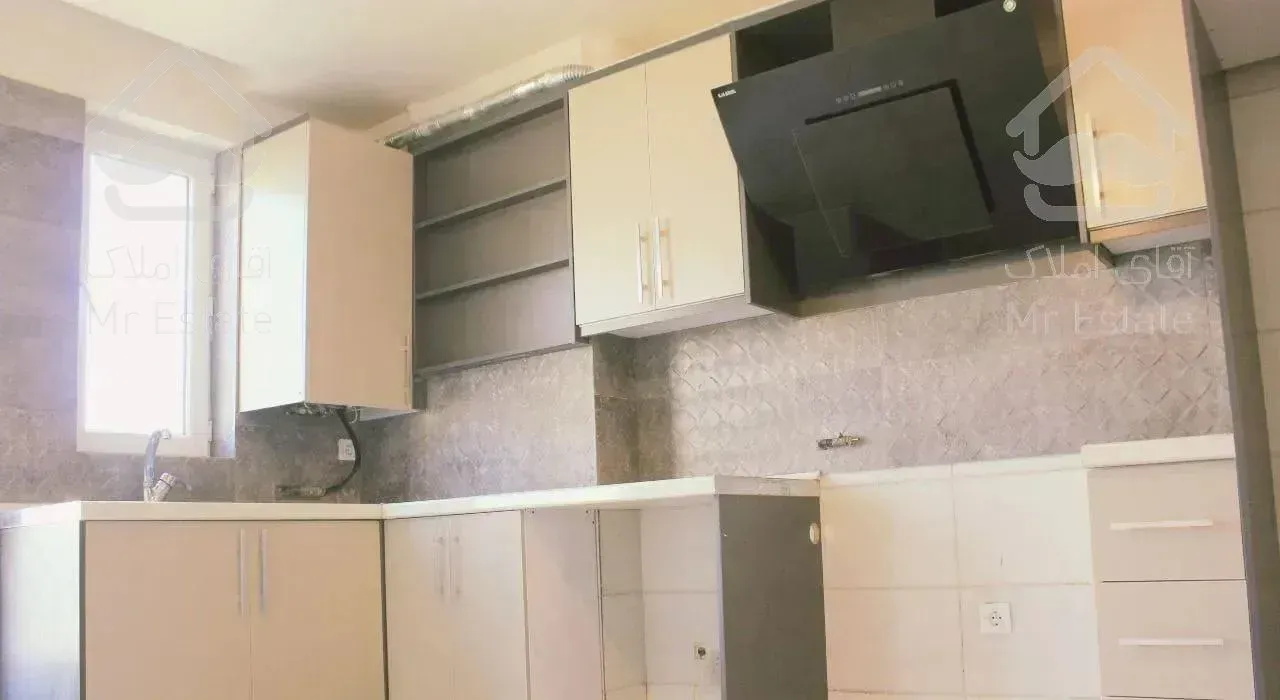 آپارتمان ۴۸ متری / سالن پرده خور /روبه آفتاب