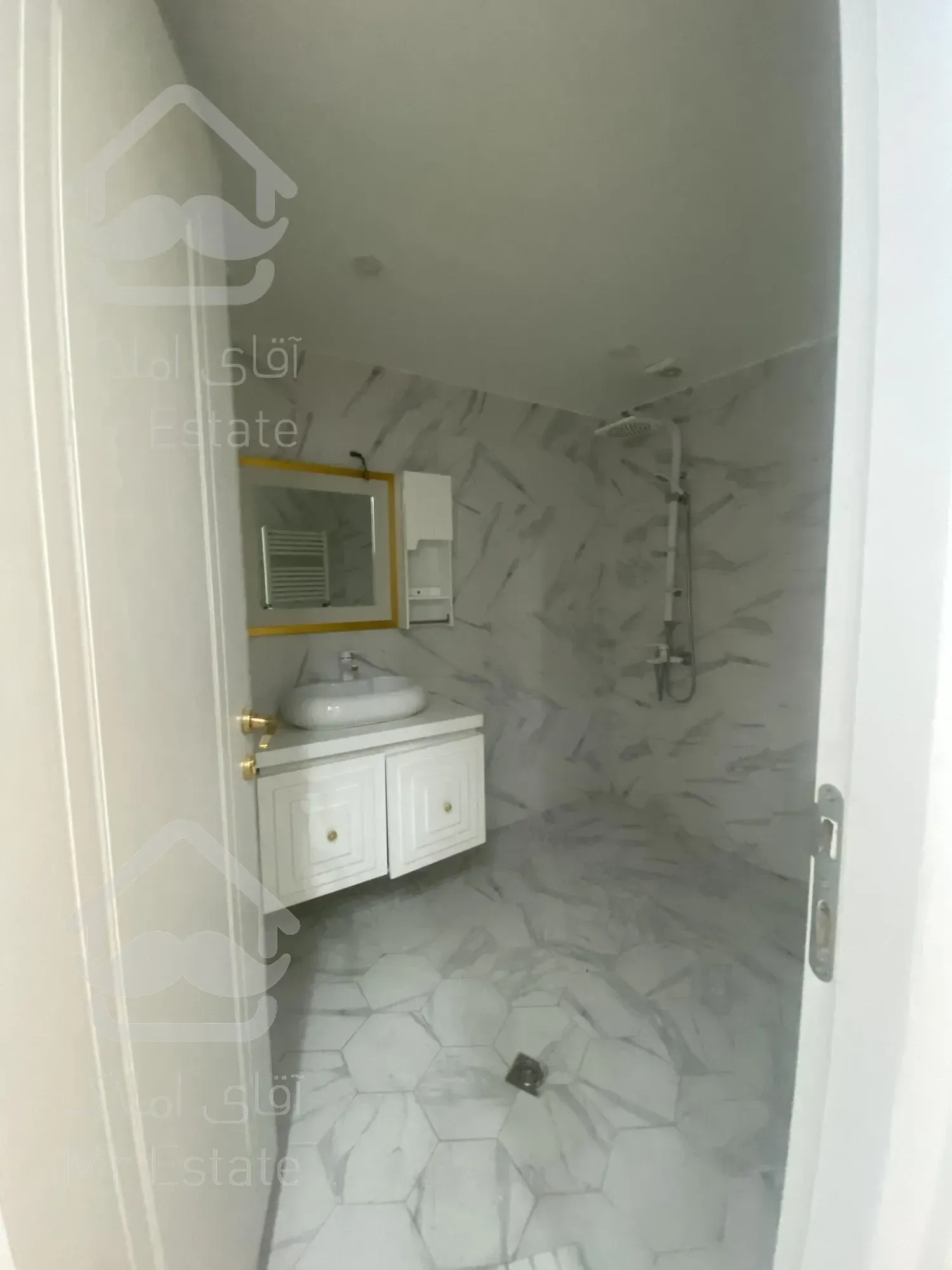 90متر طبقه نهم ويو كامل تهران