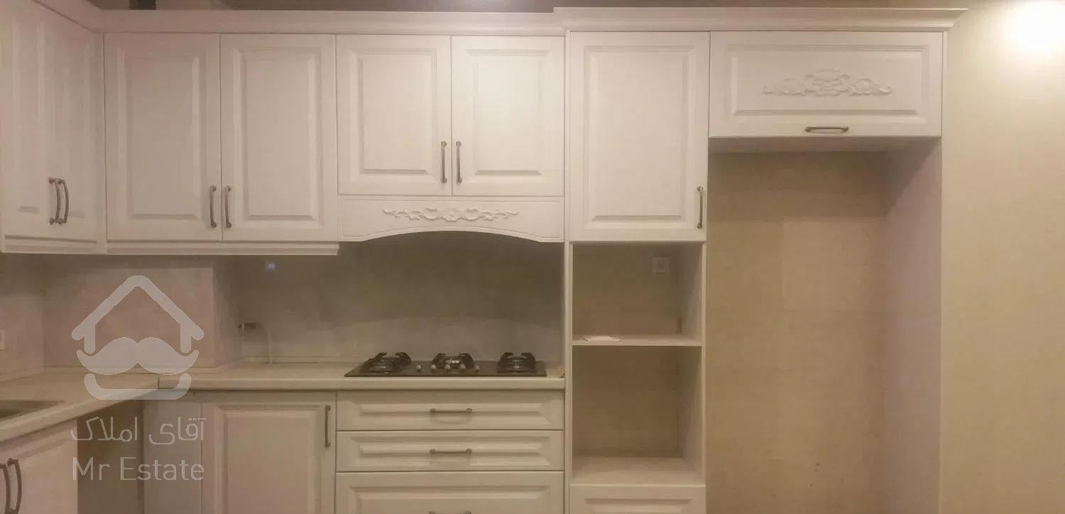 ۱۳۷ متر/پونک/غرق در نور