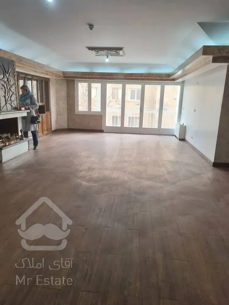 ۱۷۳ متر در مجتمع مسکونی. ۲۰ واحد با ۲ لاین اسانسور