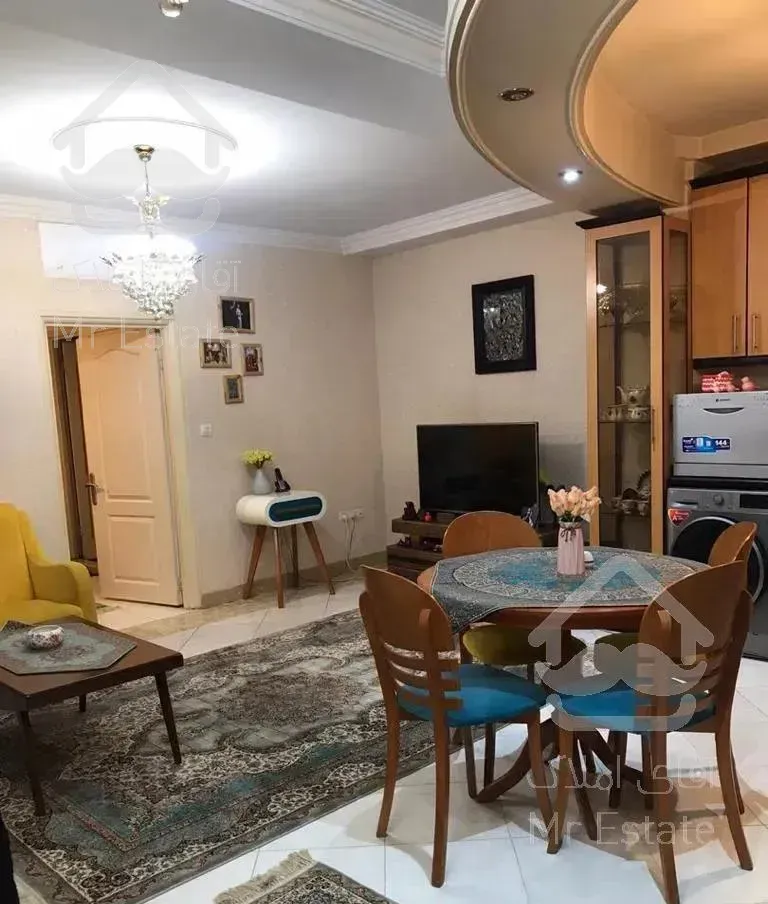 ۶۸ متر / کوی بیمه اکباتان / فول امکانات / غرق نور