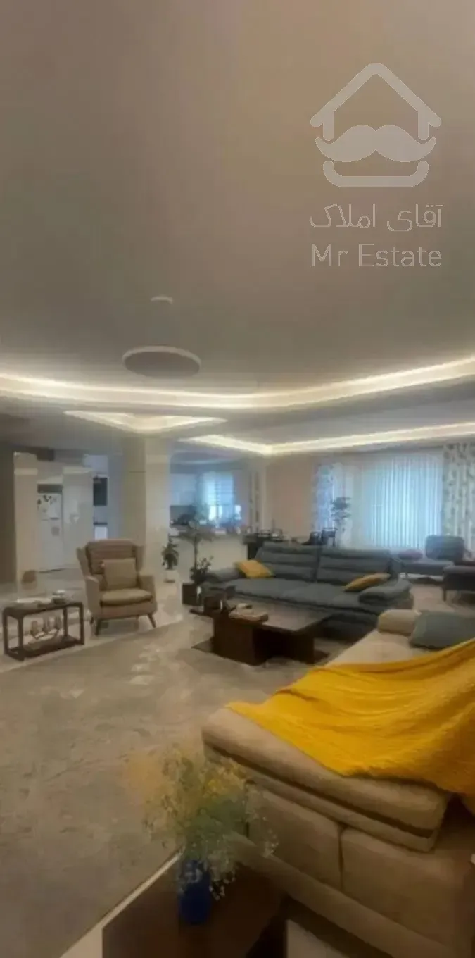 آپارتمان / مسکونی / ۲۴۰متری / قلب منظریه