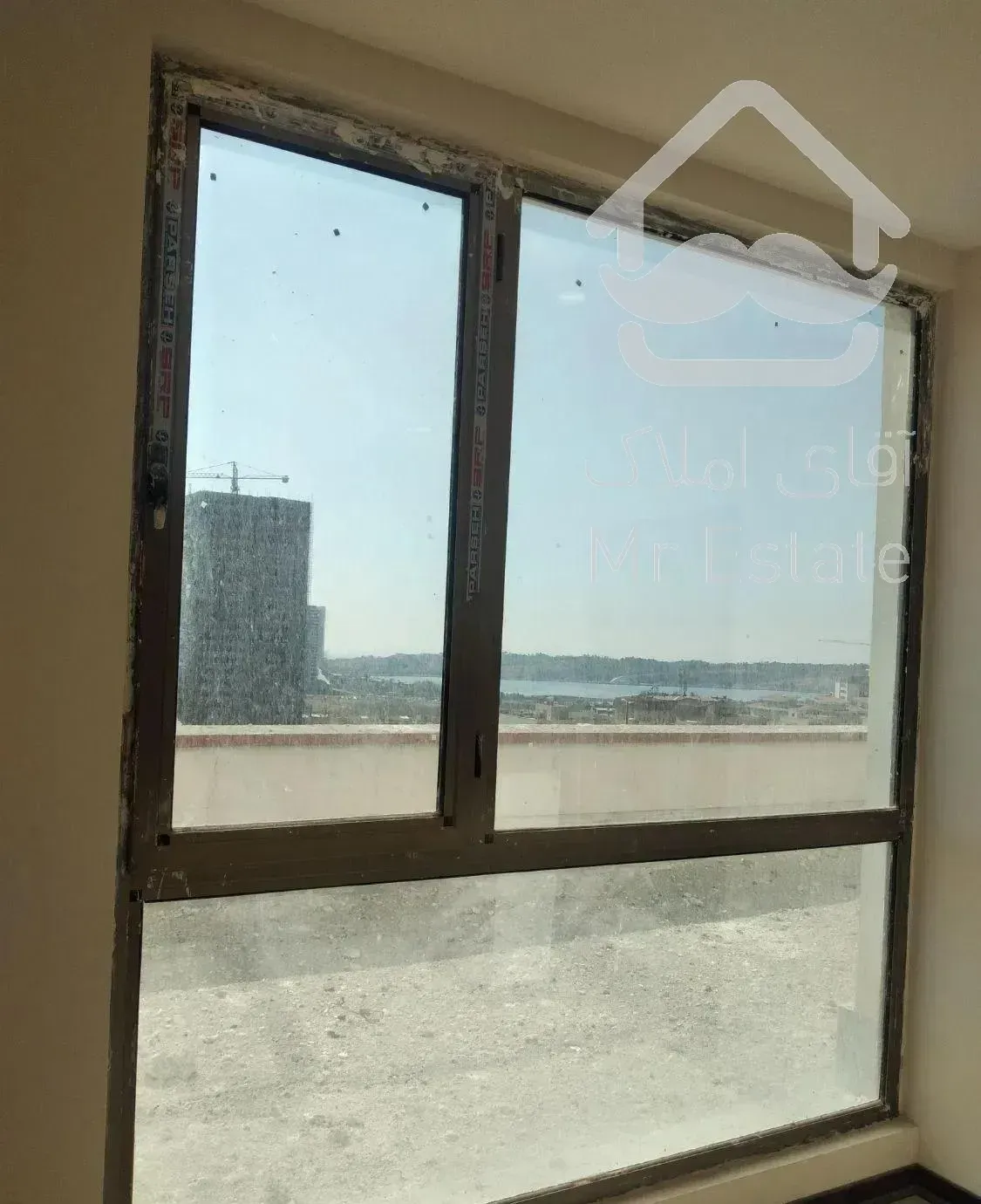 چیتگر ۱۳۵ متر/ سند اداری/در حد کلیدنخورده/ فول