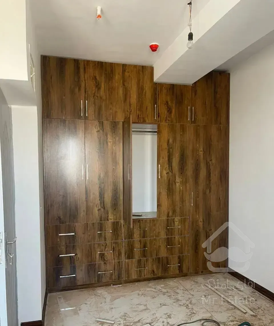 واحد ۱۳۰ متری شیک و زیبا برج یاس