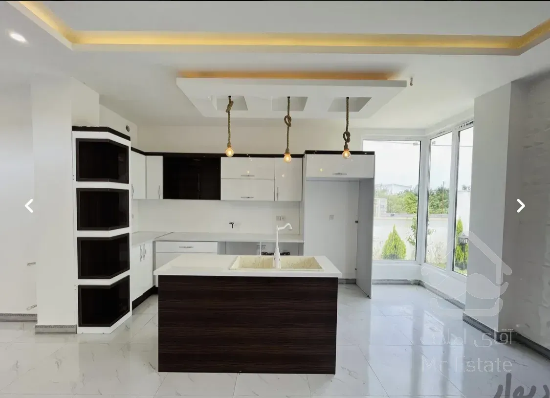 ویلا تریبلکس مدرن نزدیک دریا و جنگل