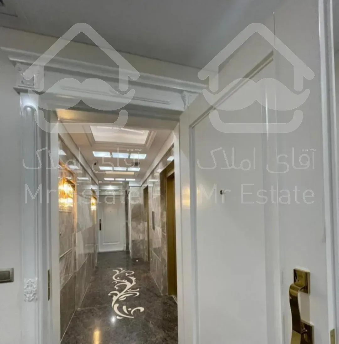 ۹۰۰ متر اداری با ۳۰ عدد پارکینگ