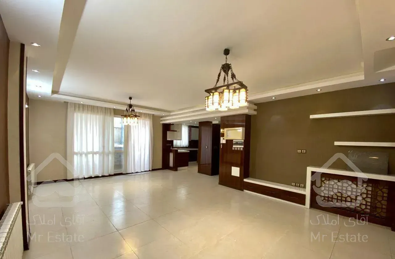 سه خواب نوساز ، خیابان حسین آباد