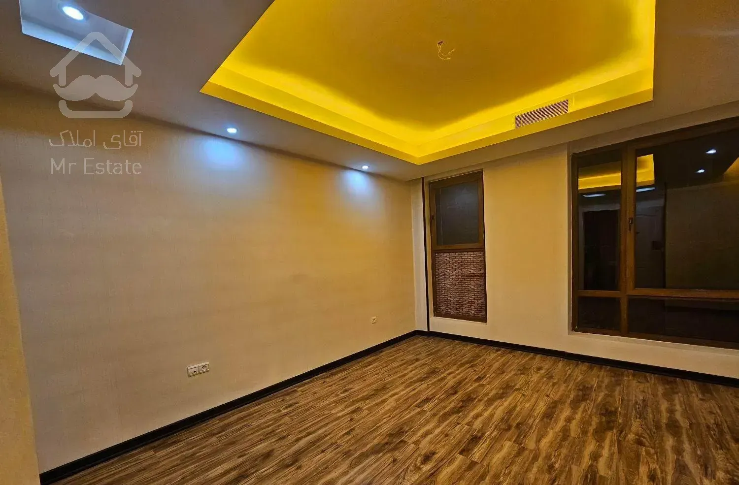 105 متر آجودانیه  نقلی/2طرف نور و ویو/قدرالسهم دار