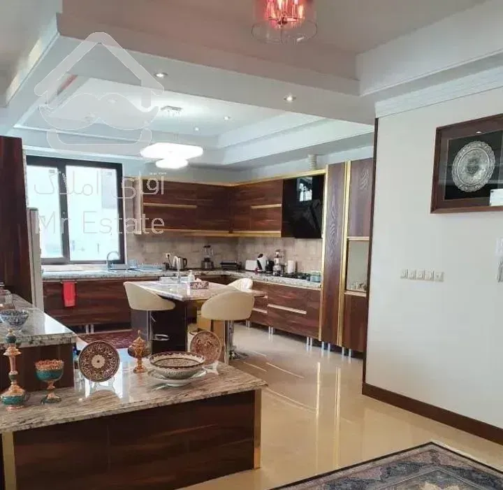 ۱۲۳متر - شیراز- روبه‌آفتاب - ۳نبش - فول