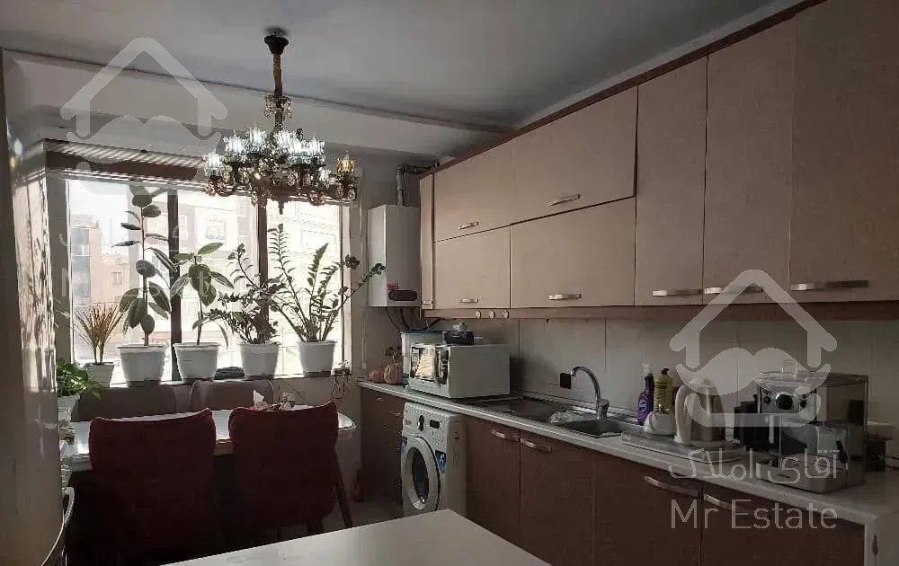 ۹۰ متر ۲ خواب خوش نقشه غرق نور. پونه شرقی