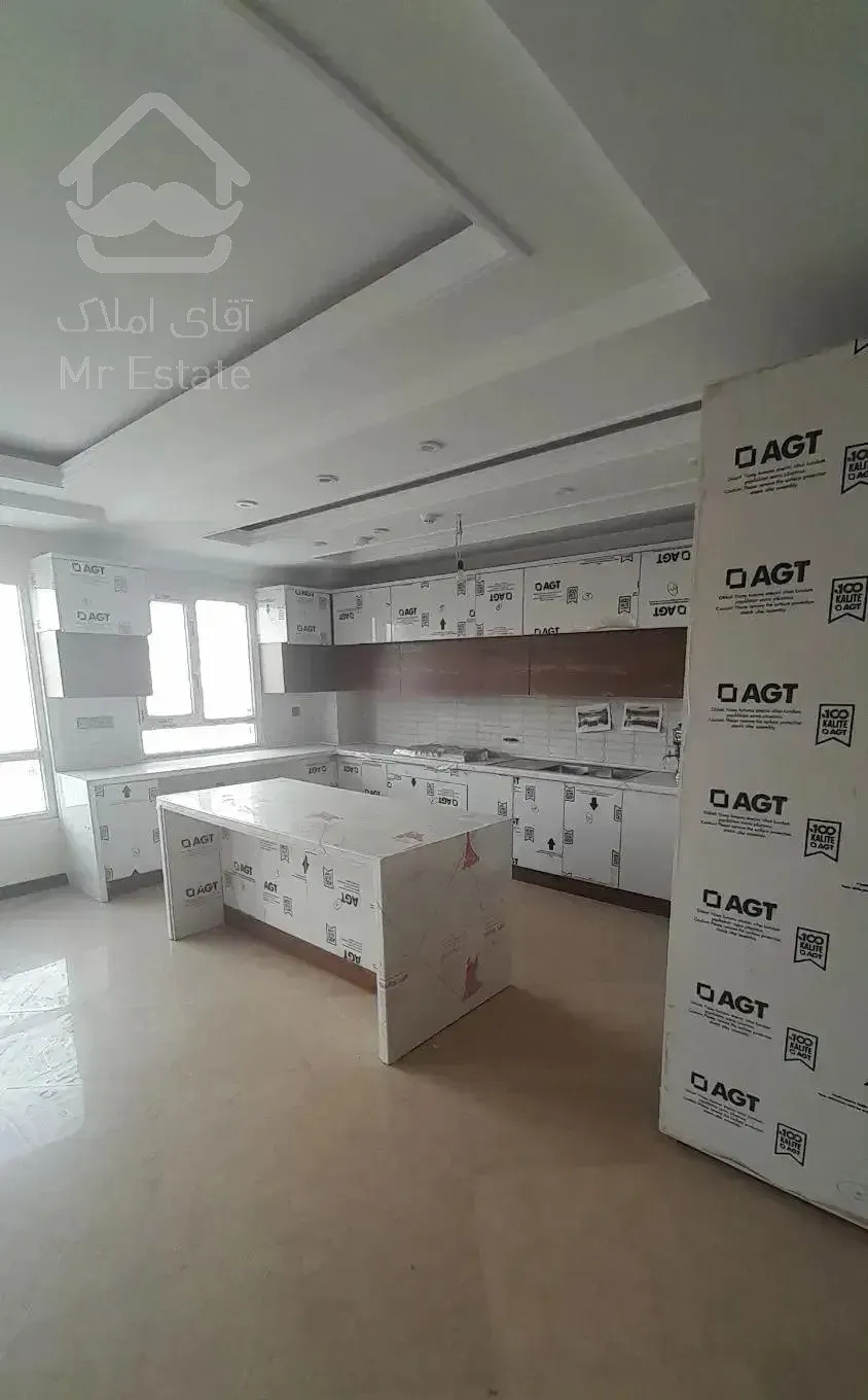 ۱۶۵ متر کلید نخورده ۲ پارکینگ/صادقیه/زیر قیمت