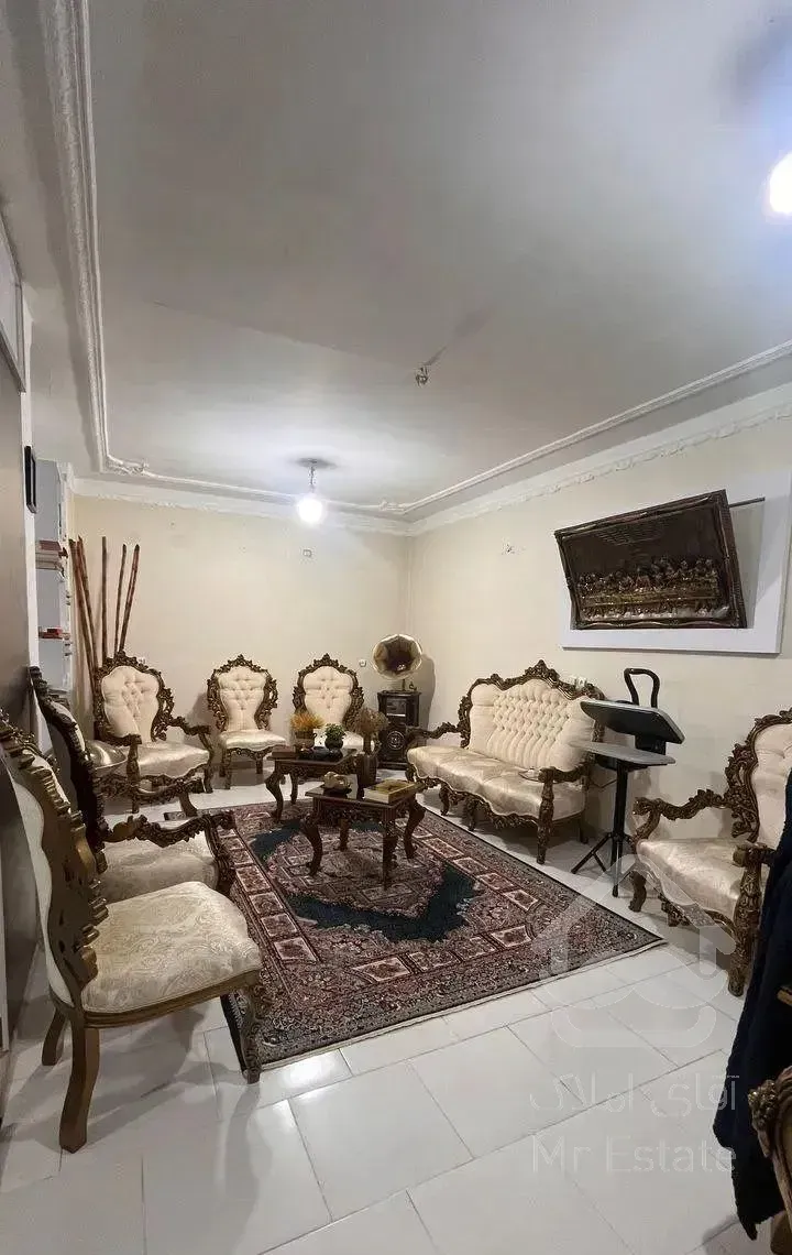 آپارتمان صد متری بین دروازه بابل و ساعت