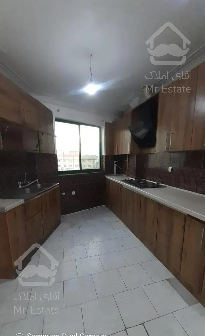 اپارتمان تخلیه P تمیز ودلباز ط سوم۱۰۰متر ۲۵۰ماهی۳