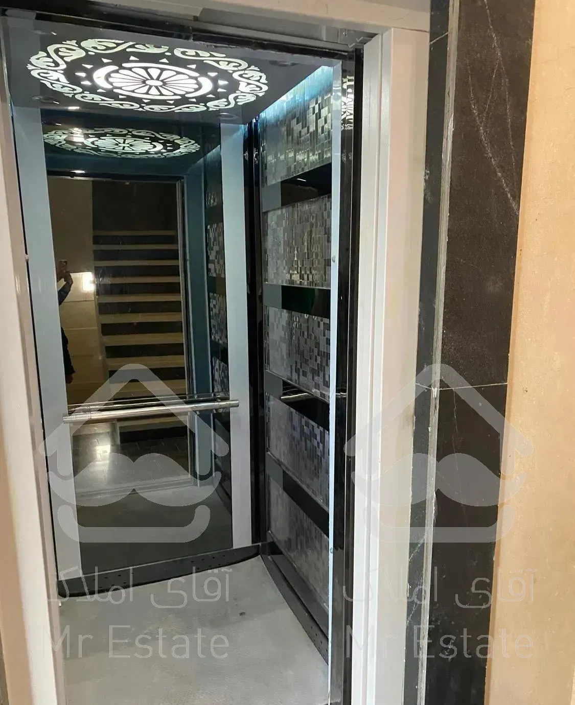 ۳۰۰متر در ۳طبقه دربست هشترودی