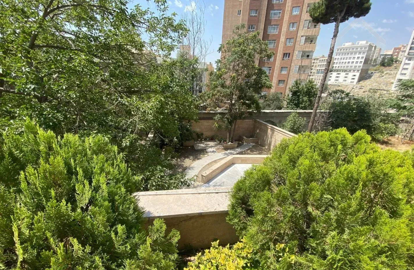 ۱۱۰متر واحد+۶۰متر تراس+۶متر پاسیو (برجباغ گلابدره)