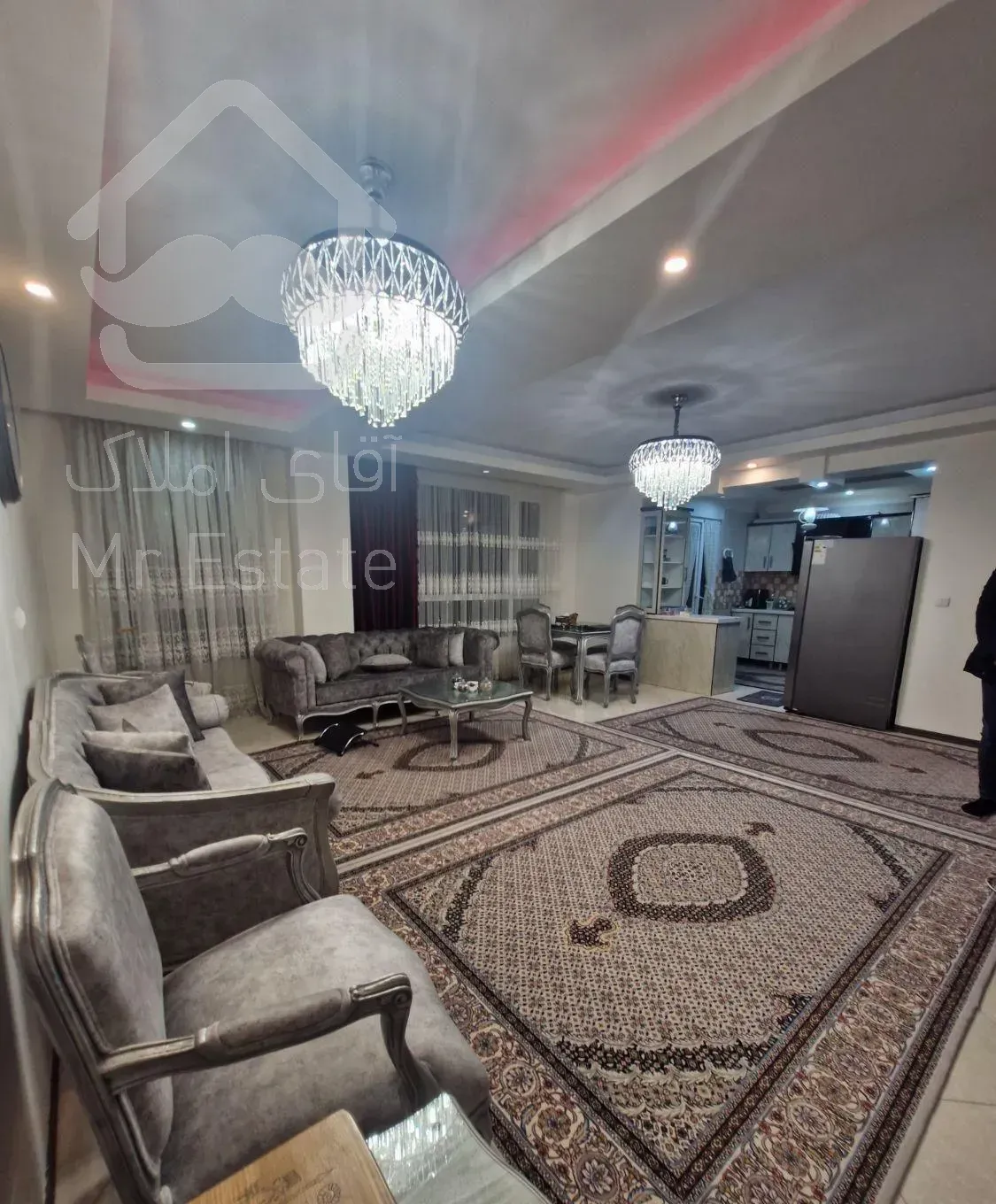 ۹۲ متر * سالن پرده خور * معاوضه و فروش